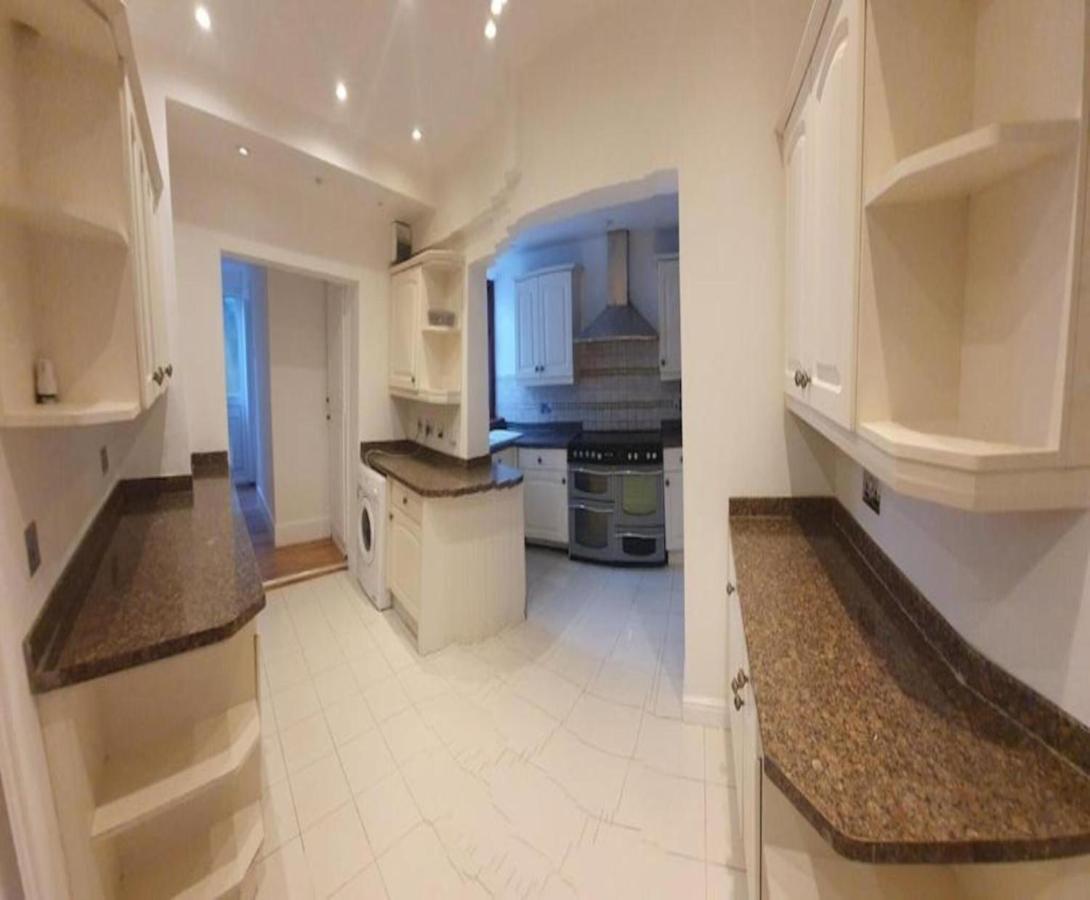 Oyo Timi Holiday Homes London Exterior foto