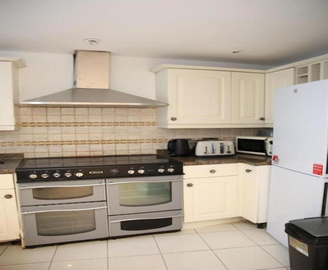 Oyo Timi Holiday Homes London Exterior foto